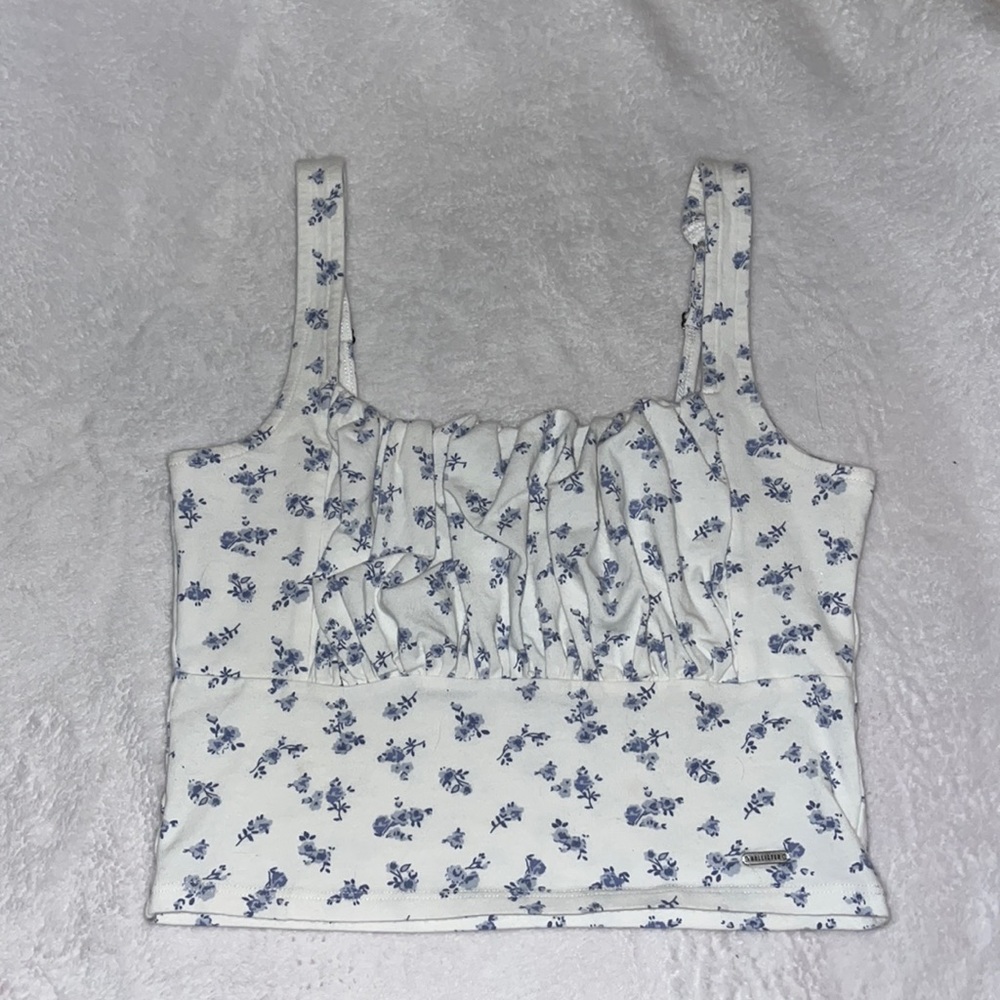 Floral print very flattering white background with a blue floral flower print